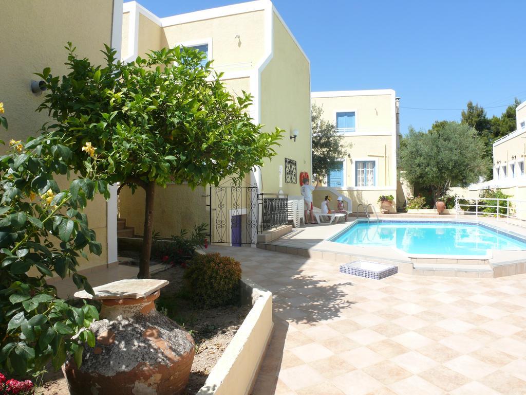 Esperides Maisonettes Agia Marina  Exterior foto