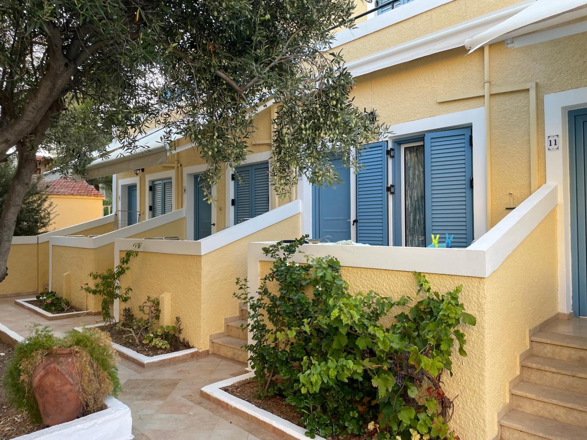 Esperides Maisonettes Agia Marina  Exterior foto